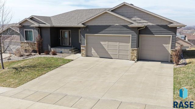 713 N Garnet Cir Circle, Brandon, SD 57005