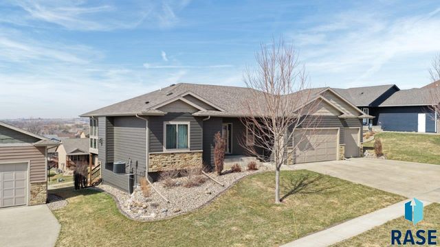 713 N Garnet Cir Circle, Brandon, SD 57005