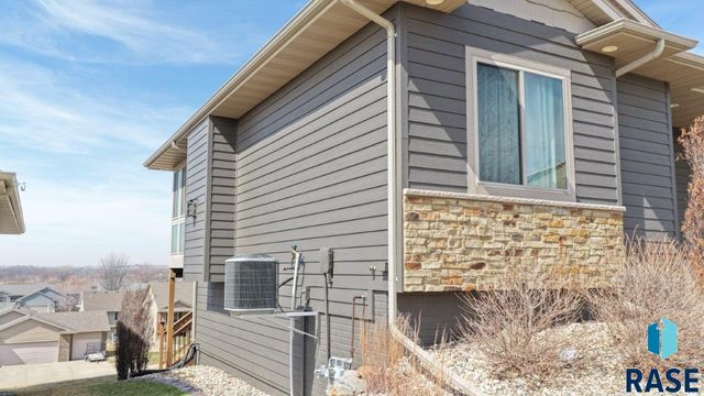 713 N Garnet Cir Circle, Brandon, SD 57005