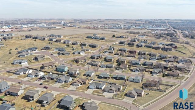 713 N Garnet Cir Circle, Brandon, SD 57005