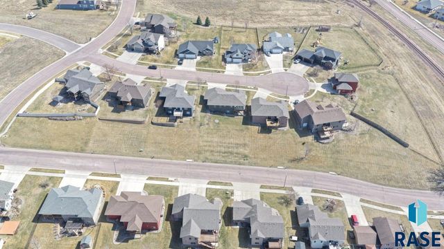 713 N Garnet Cir Circle, Brandon, SD 57005