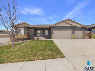 713 N Garnet Cir Circle, Brandon, SD 57005