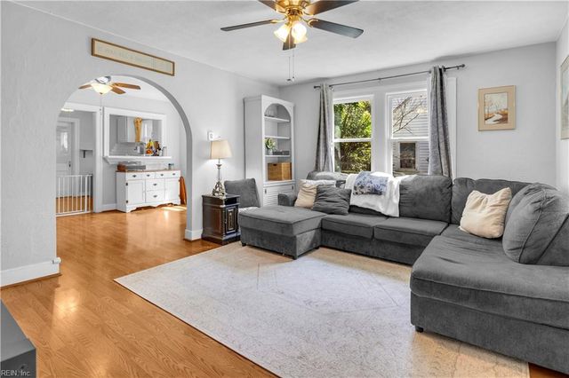 19 Greenbrier RD, Portsmouth, VA 23707