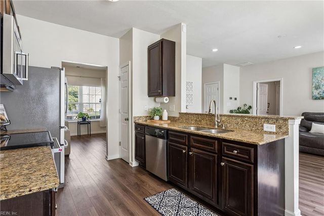 6962 Lakeside DR, Hayes, VA 23072