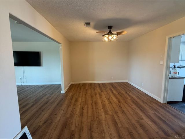 413 E Terrace Drive, Hanford, CA 93230