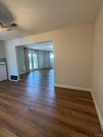 413 E Terrace Drive, Hanford, CA 93230