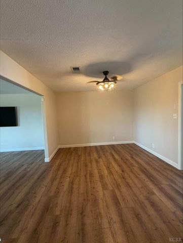 413 E Terrace Drive, Hanford, CA 93230