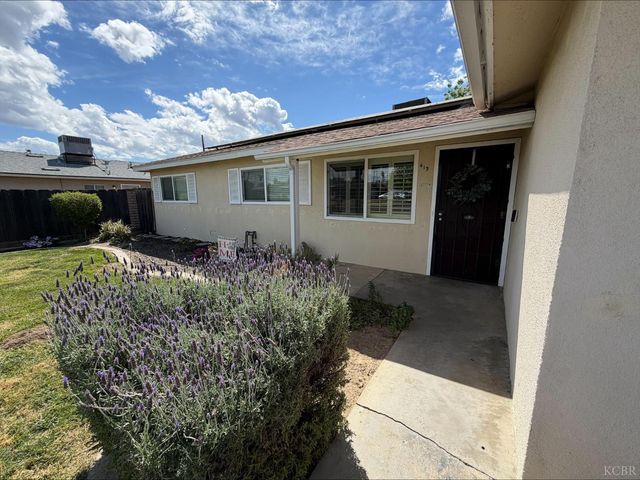 413 E Terrace Drive, Hanford, CA 93230