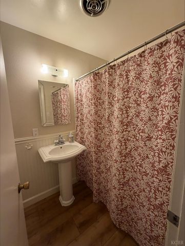 413 E Terrace Drive, Hanford, CA 93230