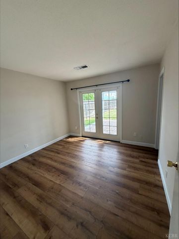 413 E Terrace Drive, Hanford, CA 93230