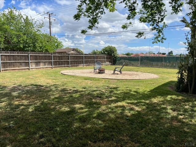 413 E Terrace Drive, Hanford, CA 93230