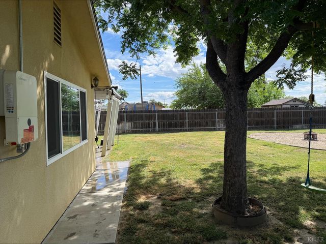 413 E Terrace Drive, Hanford, CA 93230