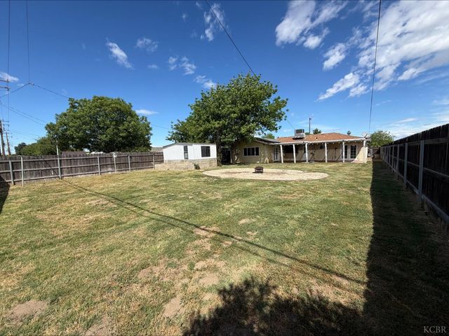 413 E Terrace Drive, Hanford, CA 93230