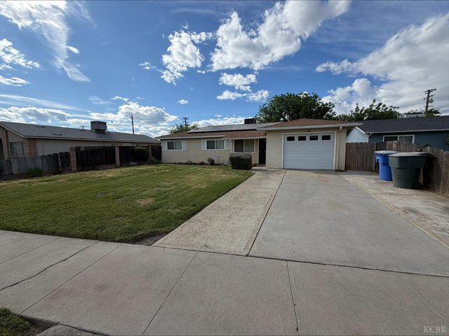 413 E Terrace Drive, Hanford, CA 93230