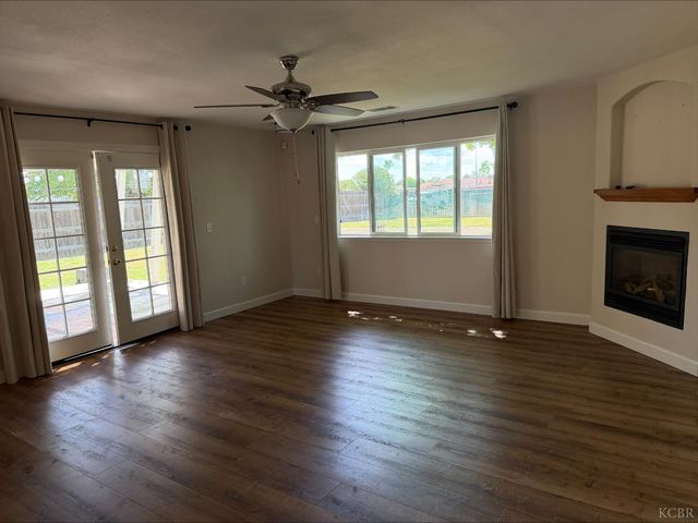 413 E Terrace Drive, Hanford, CA 93230