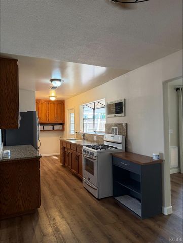 413 E Terrace Drive, Hanford, CA 93230