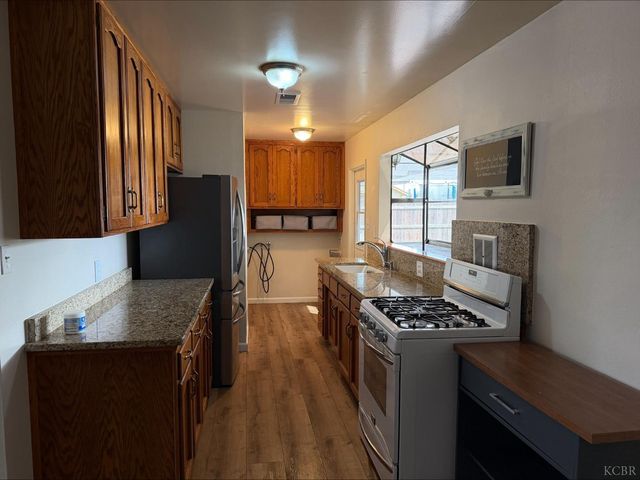 413 E Terrace Drive, Hanford, CA 93230