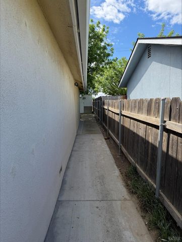 413 E Terrace Drive, Hanford, CA 93230