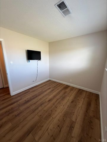 413 E Terrace Drive, Hanford, CA 93230