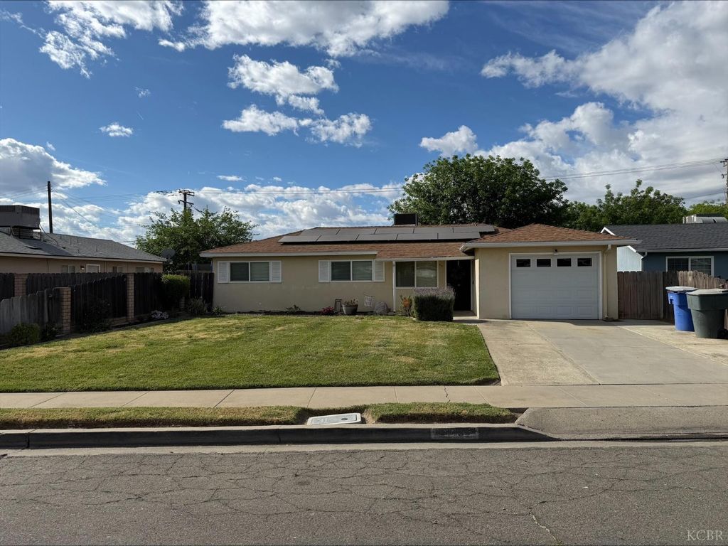 413 E Terrace Drive, Hanford, CA 93230