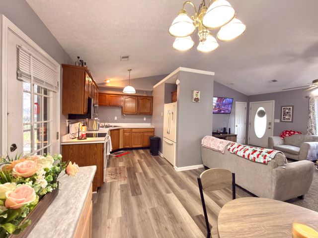 551 Old Peacock Road, Paris, KY 40361