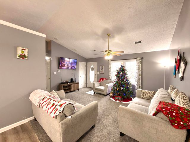 551 Old Peacock Road, Paris, KY 40361