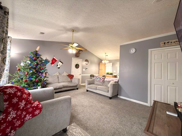 551 Old Peacock Road, Paris, KY 40361