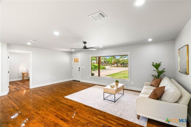 547 N Central Avenue, New Braunfels, TX 78130