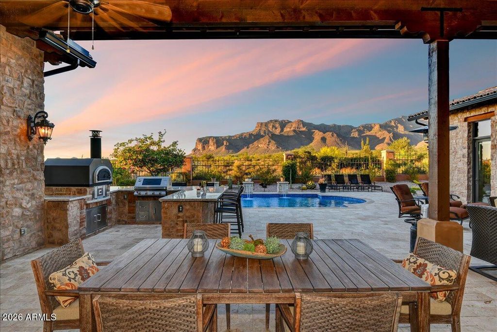 Image 4 of property listing at 8296 E SUNSET VIEW Drive, Gold Canyon, AZ 85118