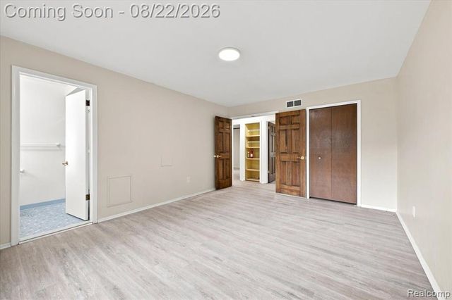 6874 Little Creek Drive, Troy, MI 48085