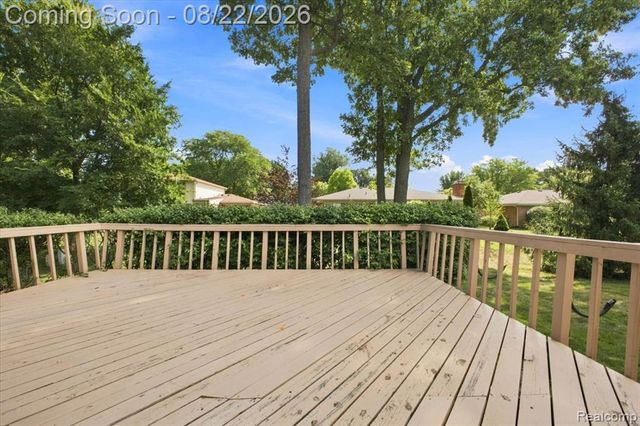 6874 Little Creek Drive, Troy, MI 48085