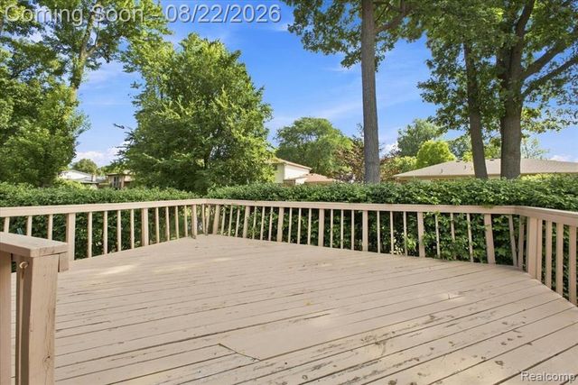 6874 Little Creek Drive, Troy, MI 48085