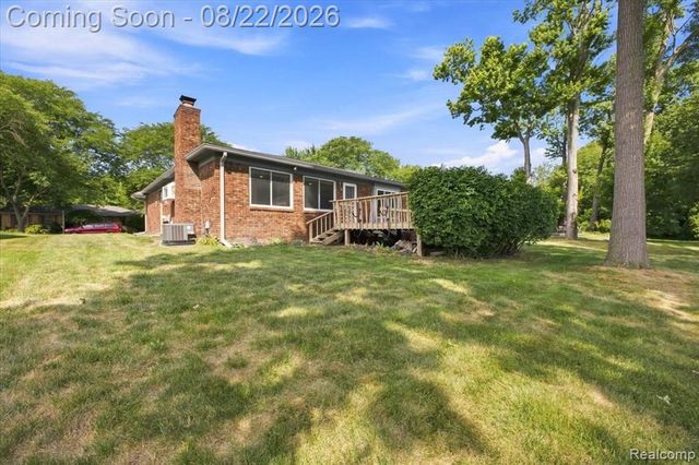 6874 Little Creek Drive, Troy, MI 48085