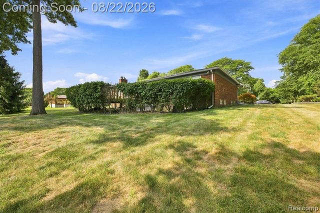 6874 Little Creek Drive, Troy, MI 48085