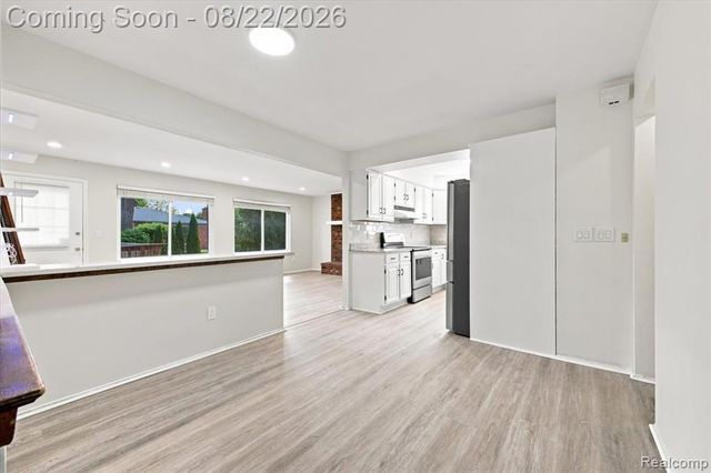 6874 Little Creek Drive, Troy, MI 48085