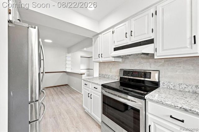 6874 Little Creek Drive, Troy, MI 48085