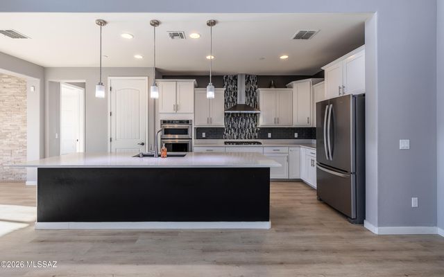 5846 S Clonmellon Avenue, Tucson, AZ 85747