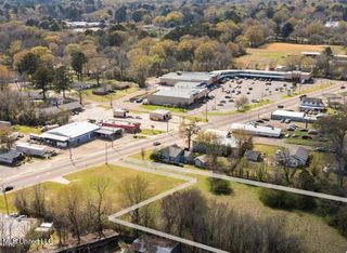 1123 E Peace Street, Canton, MS 39046