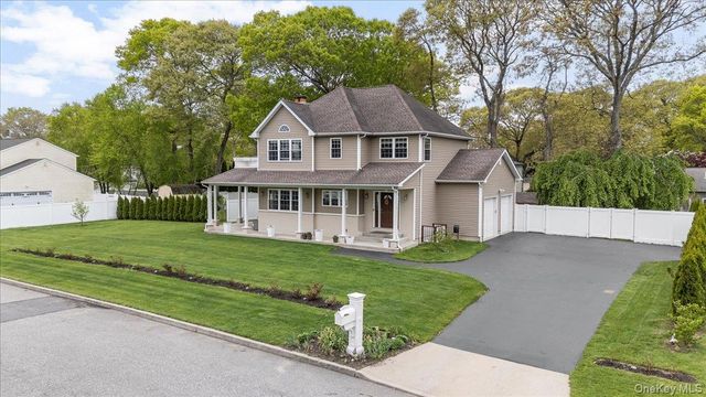 8 Manhattan Avenue, Centereach, NY 11720