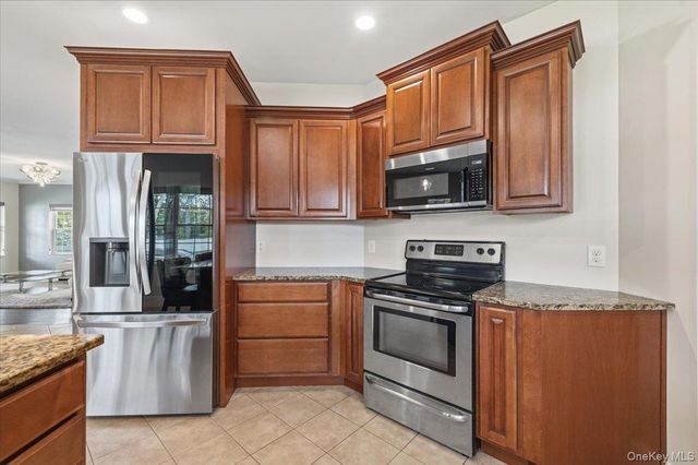 8 Manhattan Avenue, Centereach, NY 11720