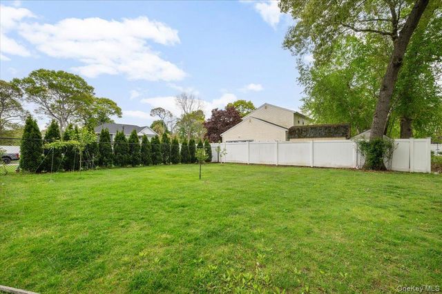 8 Manhattan Avenue, Centereach, NY 11720