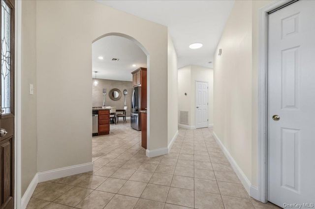 8 Manhattan Avenue, Centereach, NY 11720