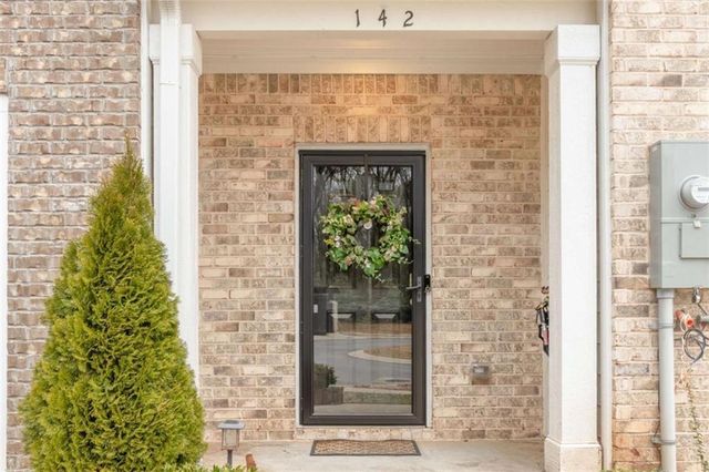 142 Hampton Circle, Mcdonough, GA 30253