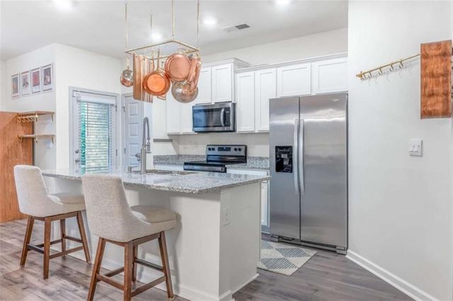 142 Hampton Circle, Mcdonough, GA 30253