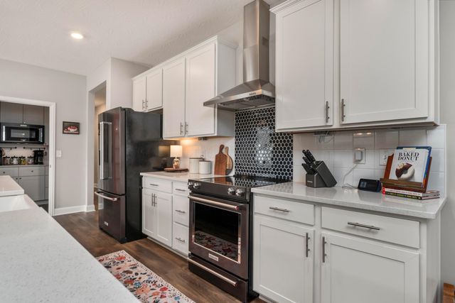 288 Mahogany Lane, Commercial Point, OH 43116
