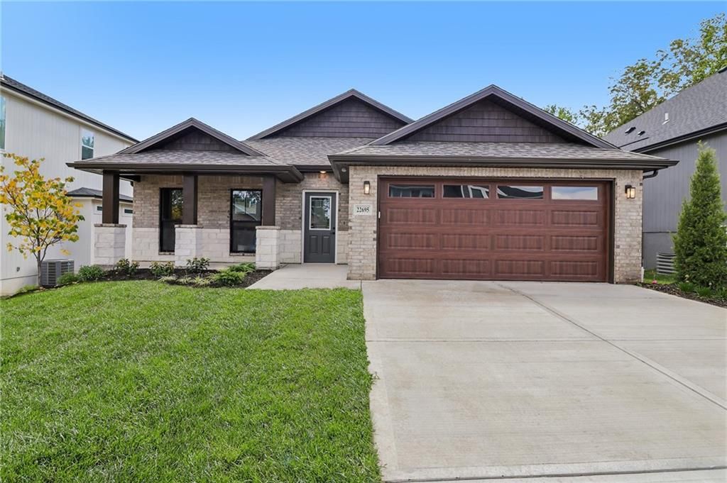 22695 W 87th Street, Lenexa, KS 66227