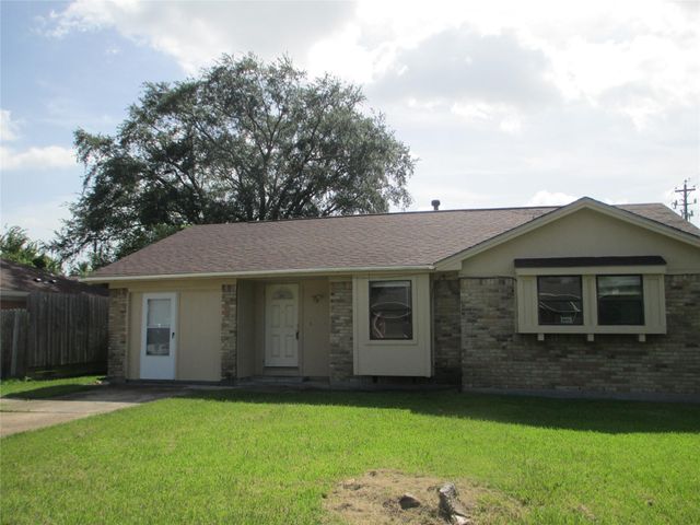 4504 Hemlock Drive, Baytown, TX 77521