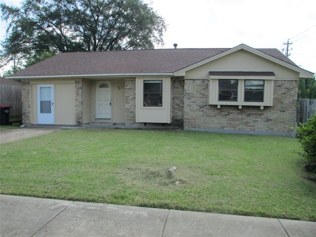 4504 Hemlock Drive, Baytown, TX 77521