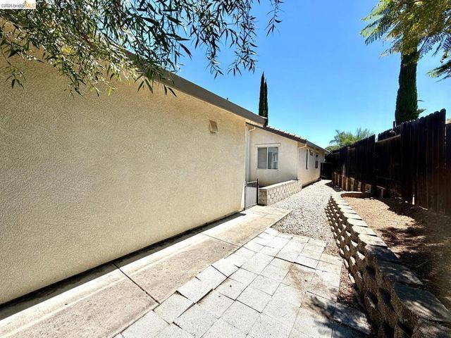 2084 Schell Mountain Way, Antioch, CA 94531