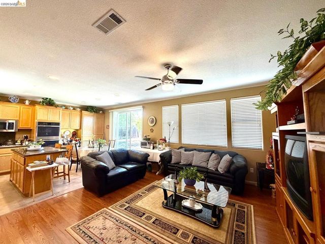2084 Schell Mountain Way, Antioch, CA 94531